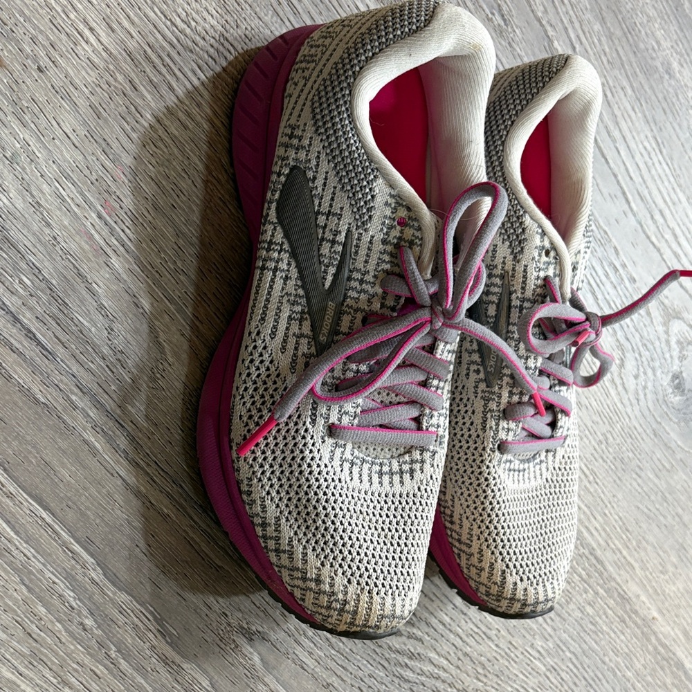 Brooks Women's Athletic Shoes - Gray and Pink